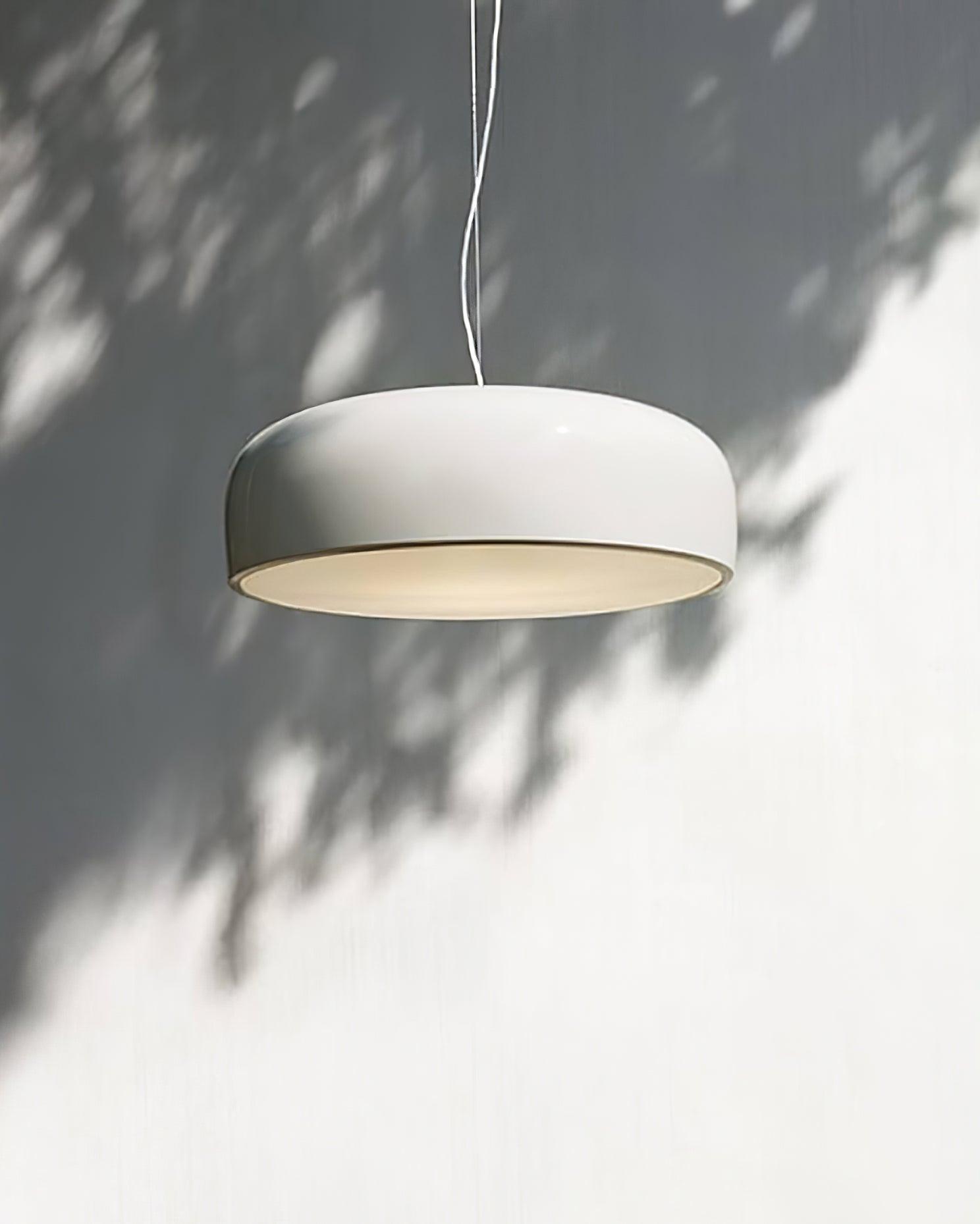 Suspension design moderne en métal noir brillant