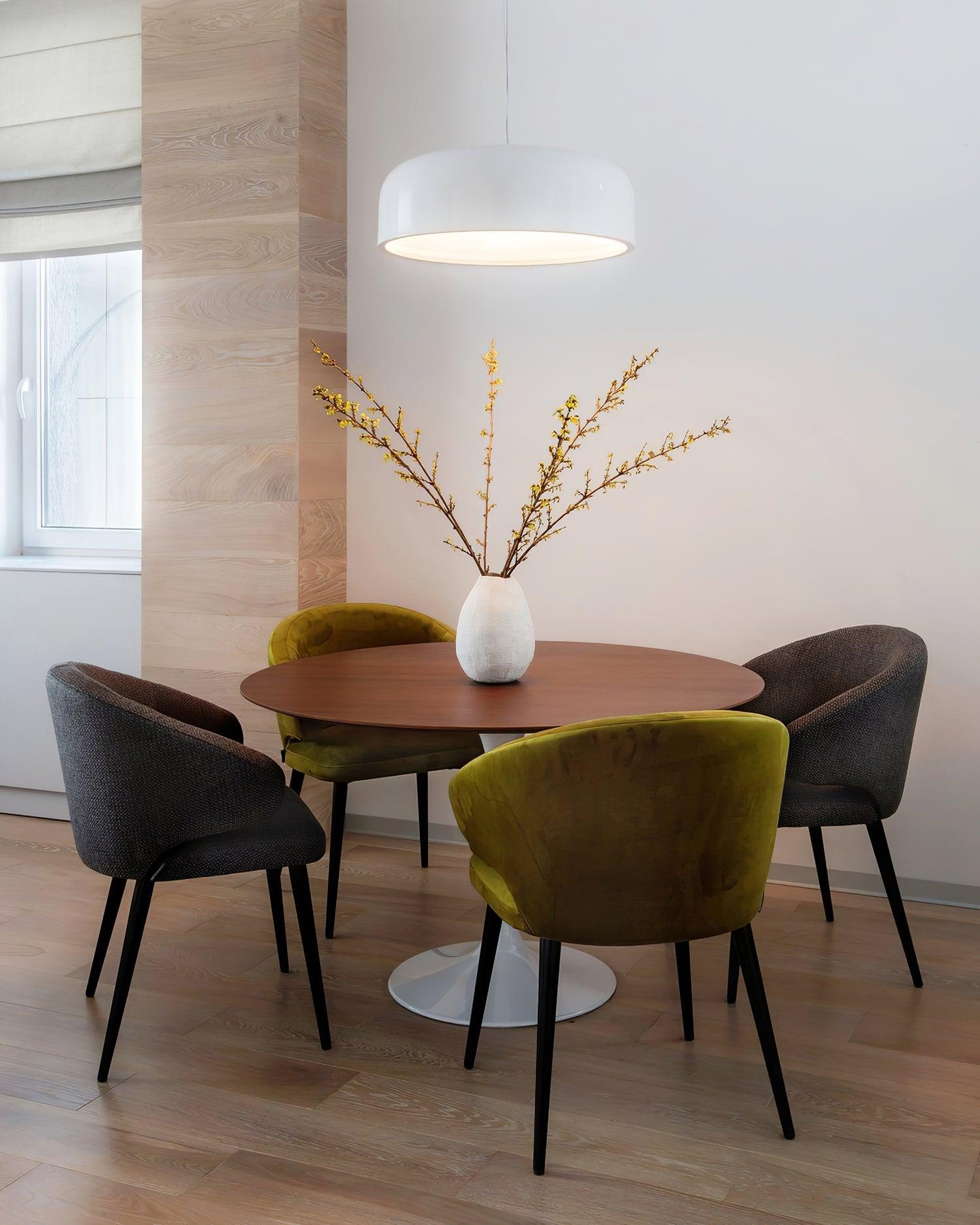 Suspension design moderne en métal noir brillant