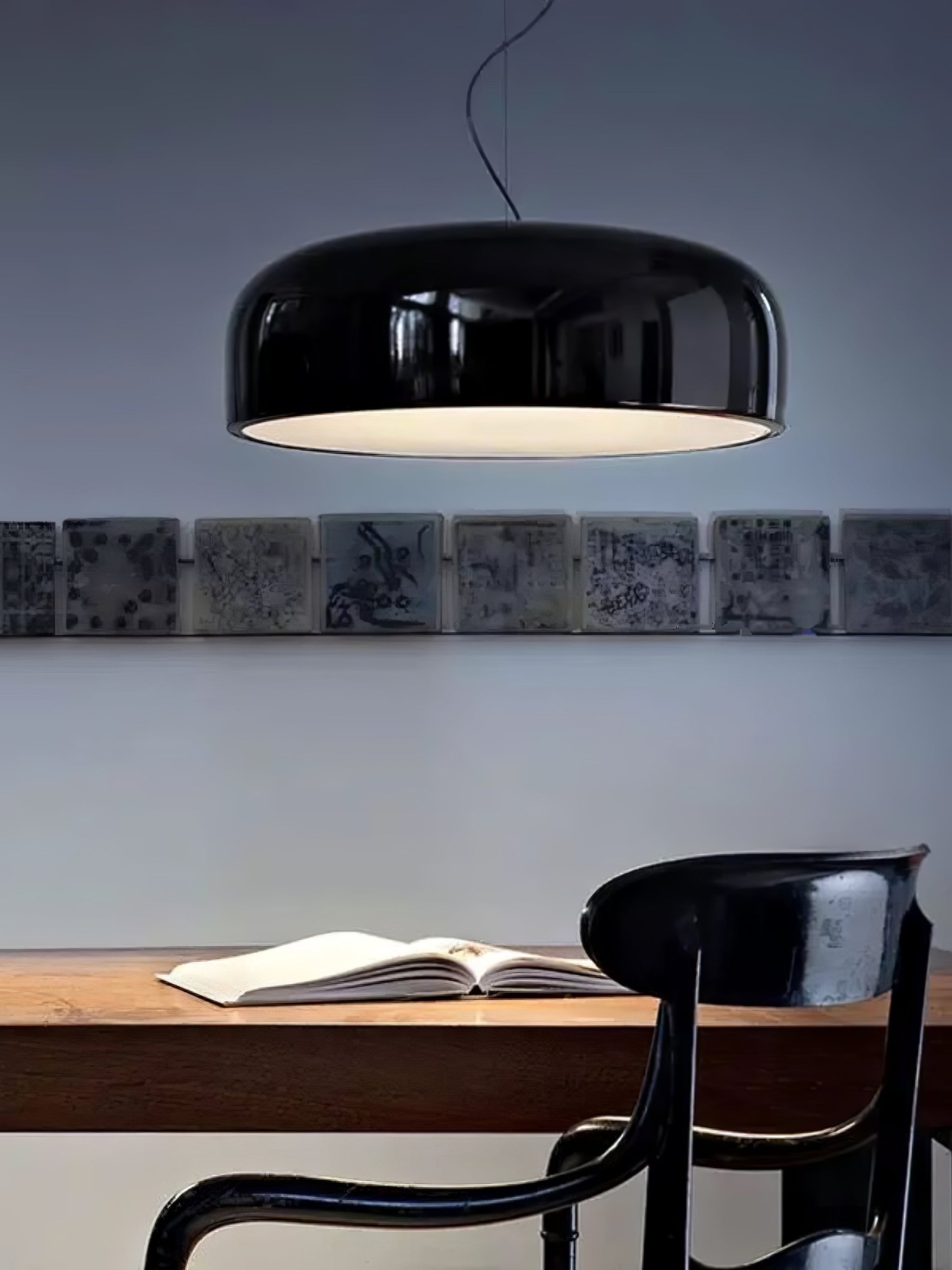 Suspension design moderne en métal noir brillant