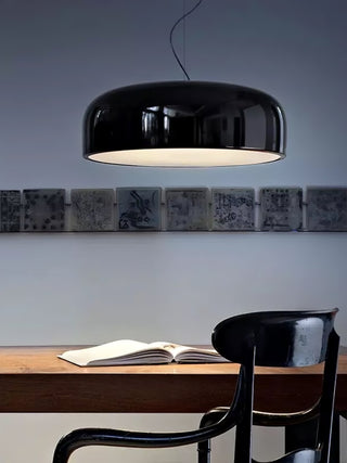 Suspension design moderne en métal noir brillant