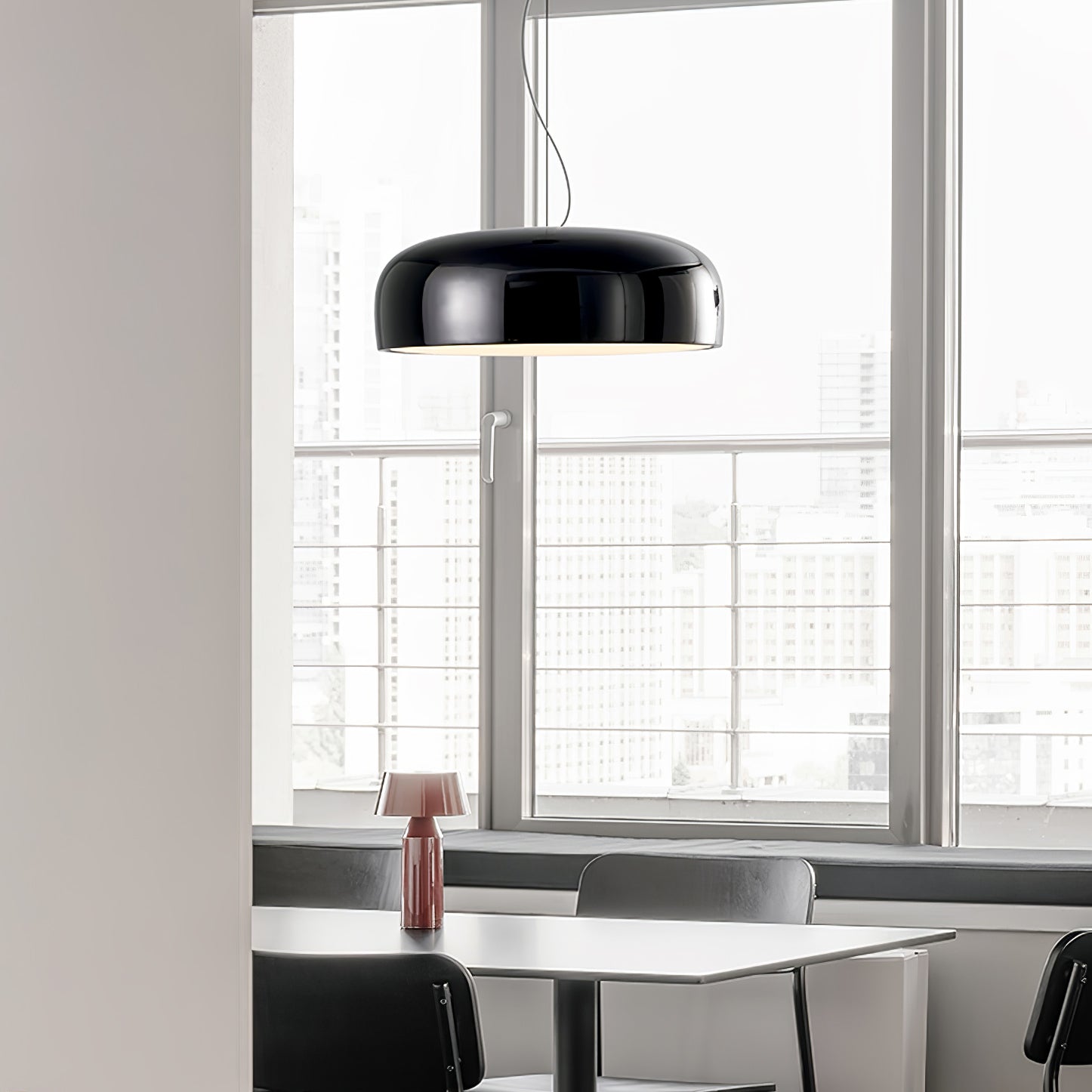Suspension design moderne en métal noir brillant
