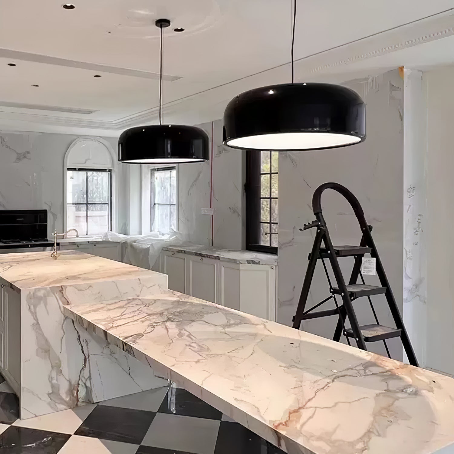 Suspension design moderne en métal noir brillant