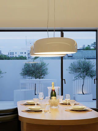 Suspension design moderne en métal noir brillant