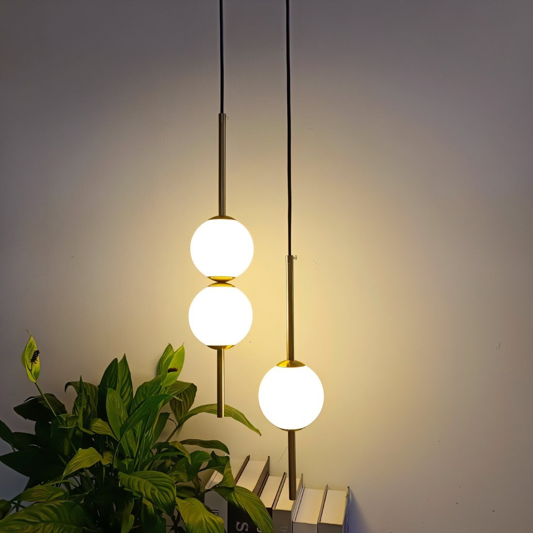 Suspension moderne dorée deux globes en verre