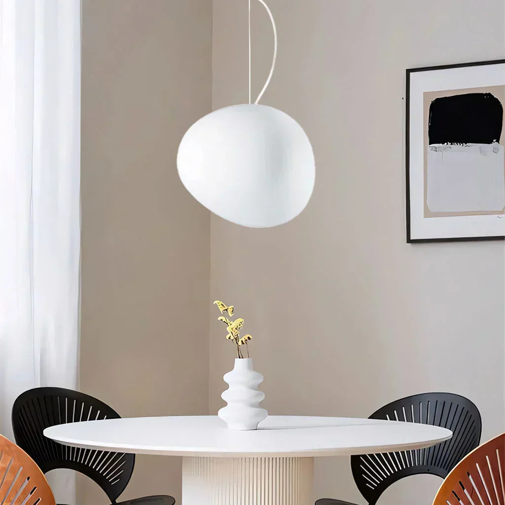 Suspension design galet blanc en verre dépoli moderne