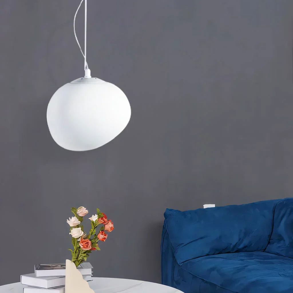 Suspension design galet blanc en verre dépoli moderne
