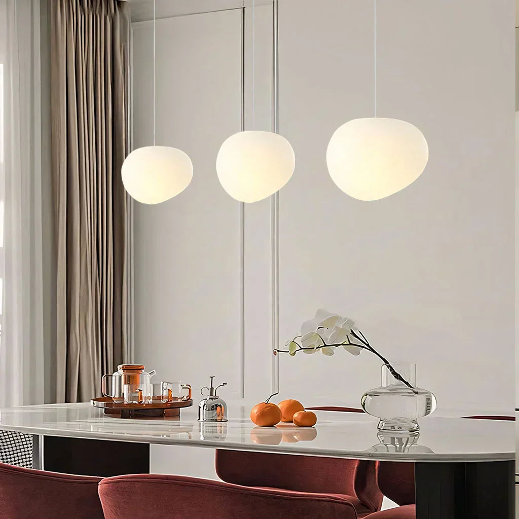 Suspension design galet blanc en verre dépoli moderne