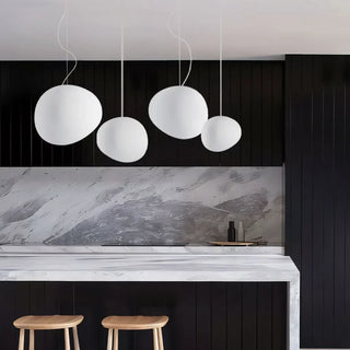 Suspension design galet blanc en verre dépoli moderne