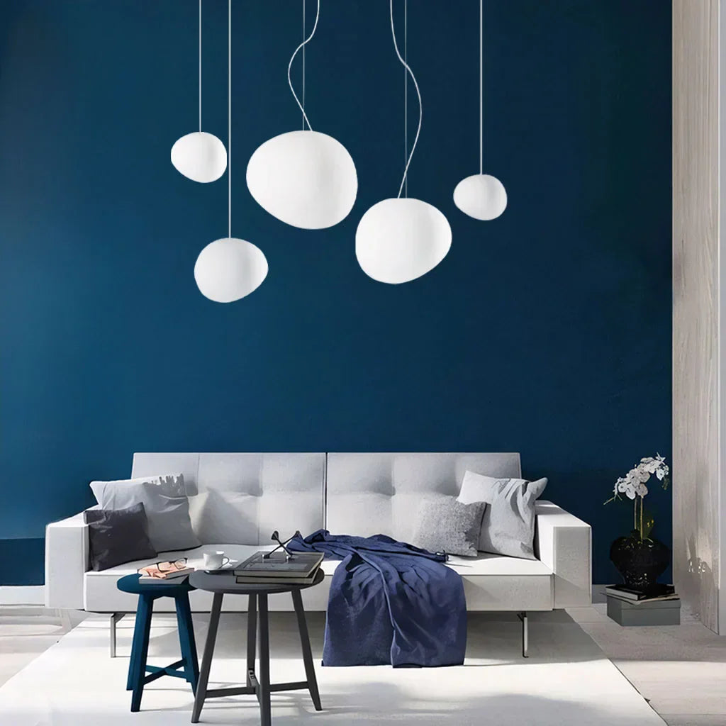 Suspension design galet blanc en verre dépoli moderne