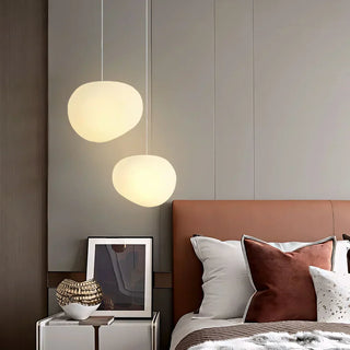 Suspension design galet blanc en verre dépoli moderne
