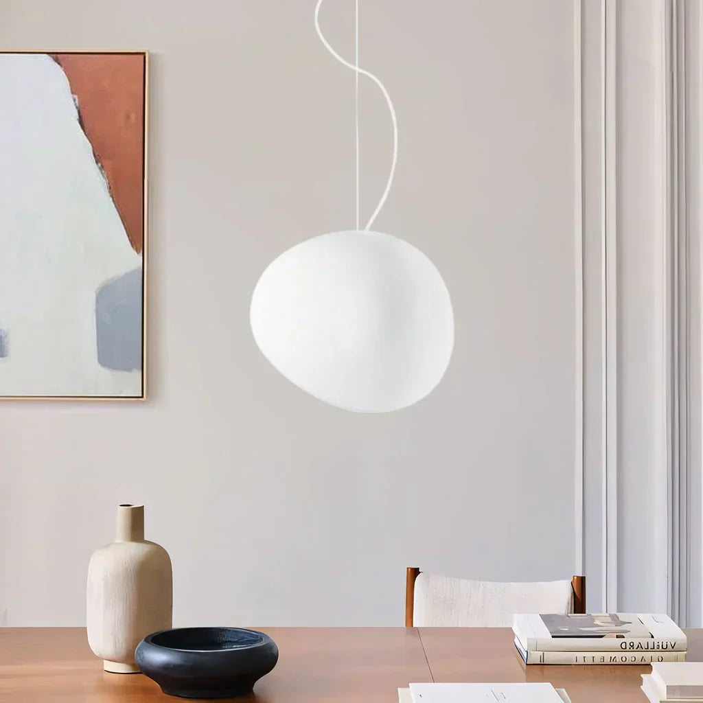 Suspension design galet blanc en verre dépoli moderne