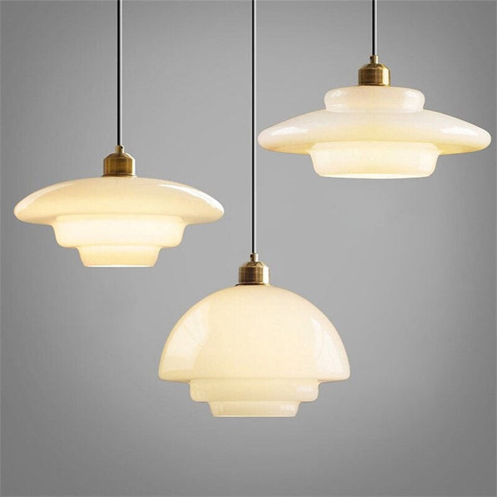 Suspension vintage verre blanc laiteux et laiton