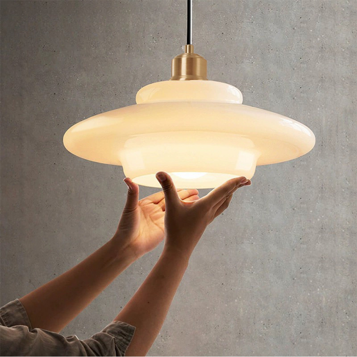 Suspension vintage verre blanc laiteux et laiton