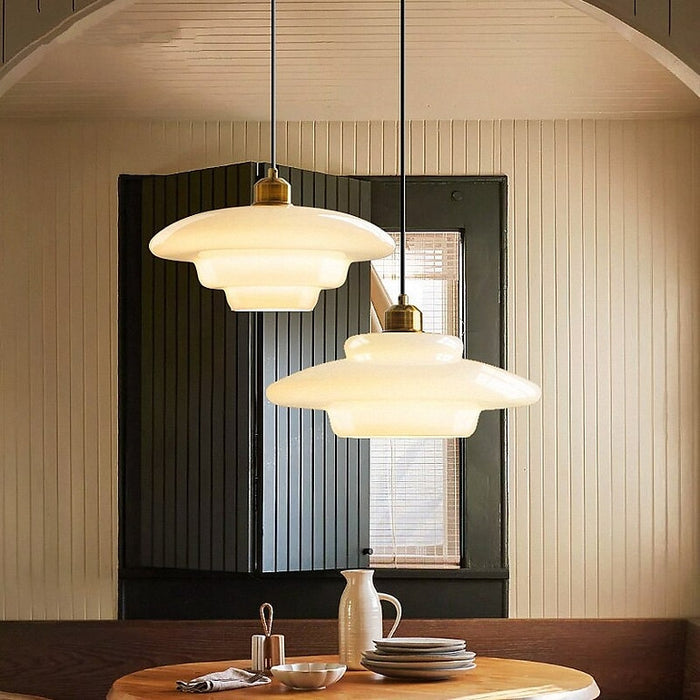 Suspension vintage verre blanc laiteux et laiton