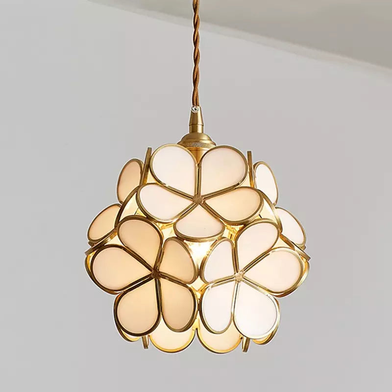 Suspension design florale en verre et métal doré