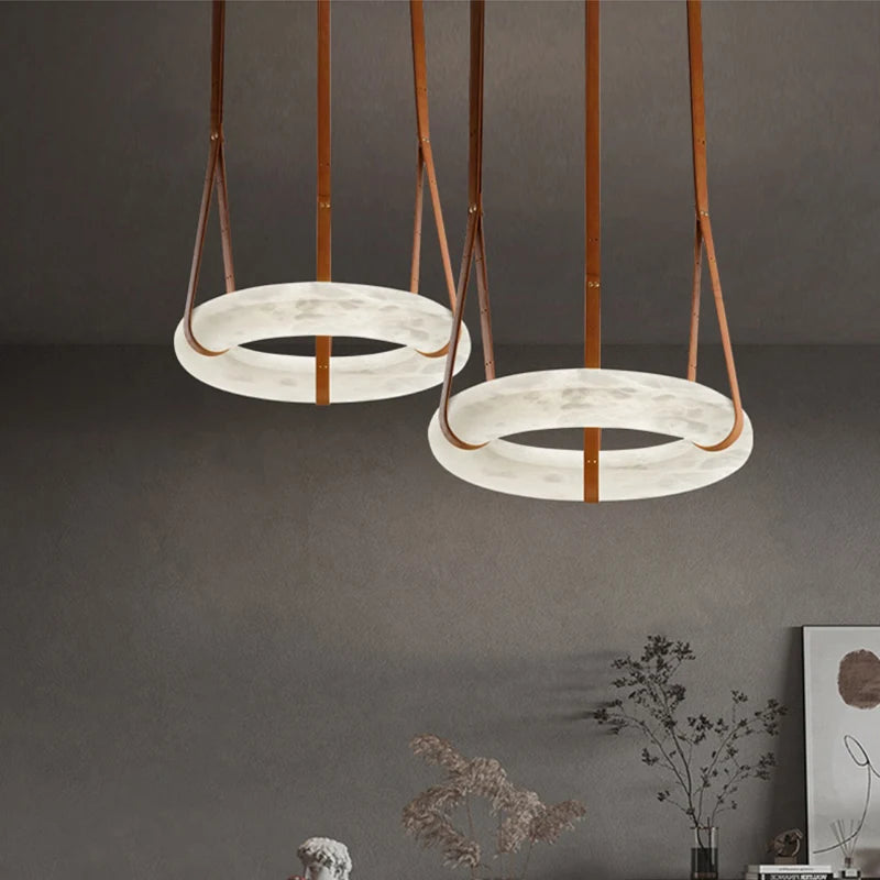 Suspension en cuivre et marbre naturel au design minimaliste