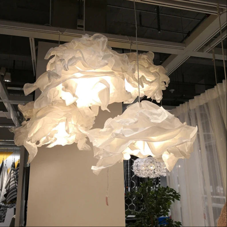 Suspension en papier blanc en forme de nuage au design moderne et créatif