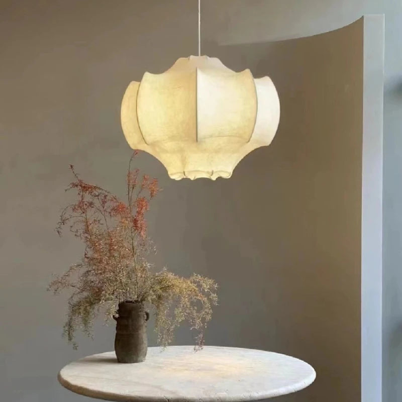 Suspension italienne en soie au design classique