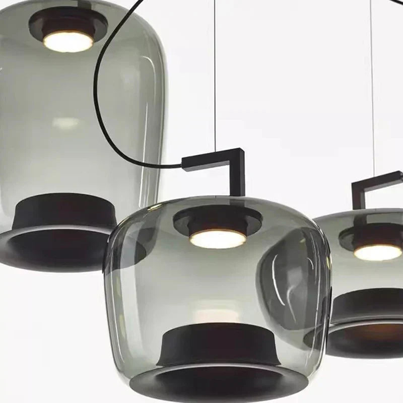Suspension design en verre coloré et métal noir