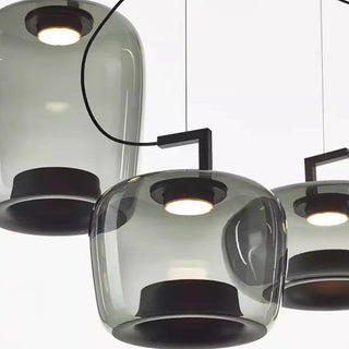 Suspension design en verre coloré et métal noir