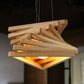 Suspension en bois triangulaire en bois massif au design moderne