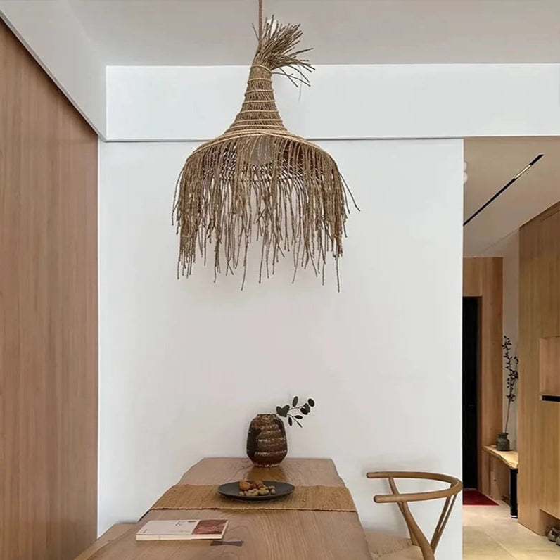 Suspension en rotin tissé rétro au design nordique