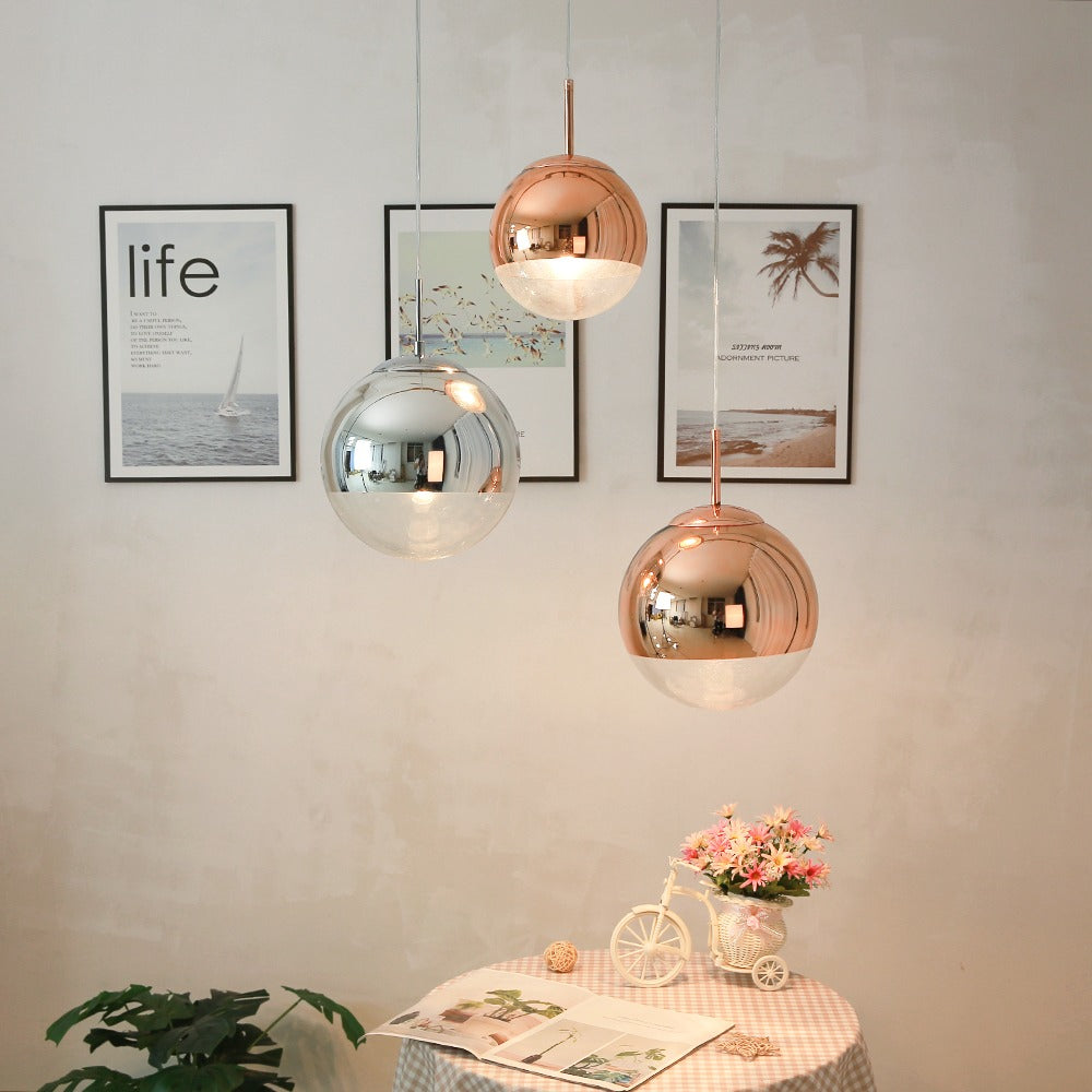 Suspension design boule en verre avec finition dorée argentée