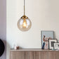 Suspension design boule en verre minimaliste