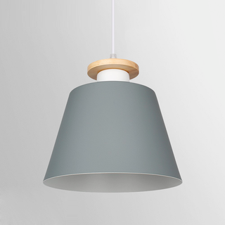 Suspension scandinave bois avec abat-jour en métal coloré