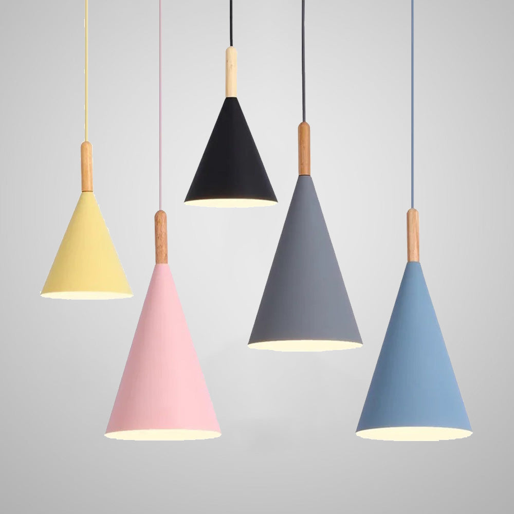 Suspension scandinave bois en forme de cone coloré